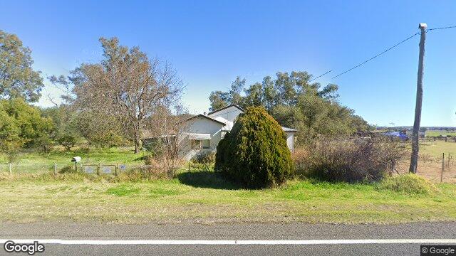 Street View near 877 KAMILAROI HWY