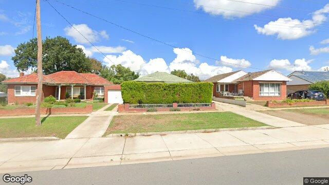 Street View near 84 URANA ST