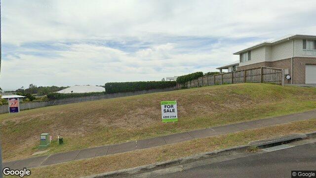 Street View near 42 COTTESLOE CCT