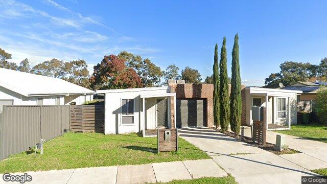 Street View near 10 WARATAH CRES