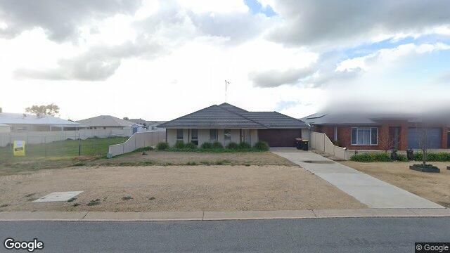Street View near 152 DENILIQUIN ST