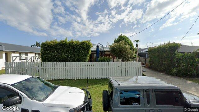 Street View near 2/5 POINCIANA AVE