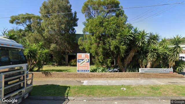 Street View near 28/28 BARRY RD