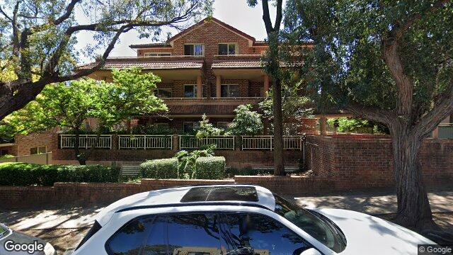 Street View near 2/10 CAIRNS ST