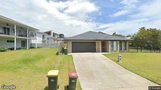 Street View near 1 GOLDEN DR